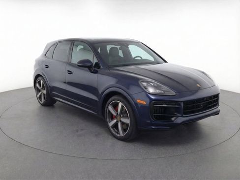 Used 2025 Porsche Cayenne GTS image 3