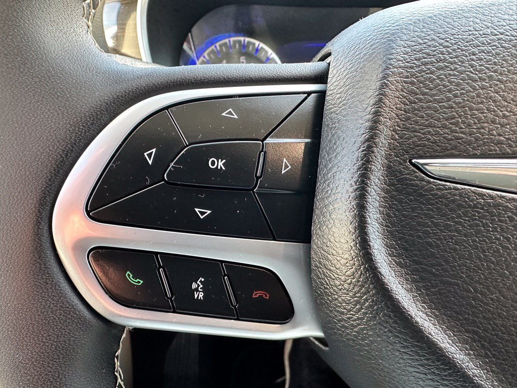 Used 2024 Chrysler Pacifica Limited FWD image 30