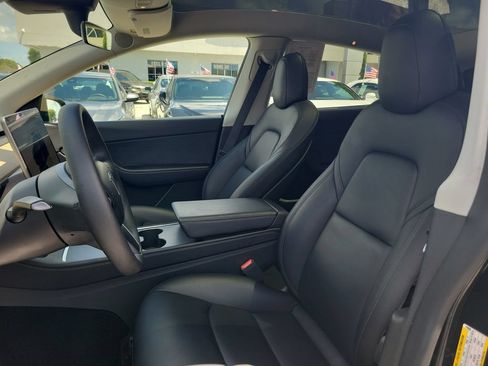 Used 2022 Tesla Model Y Long Range AWD/4WD image 19
