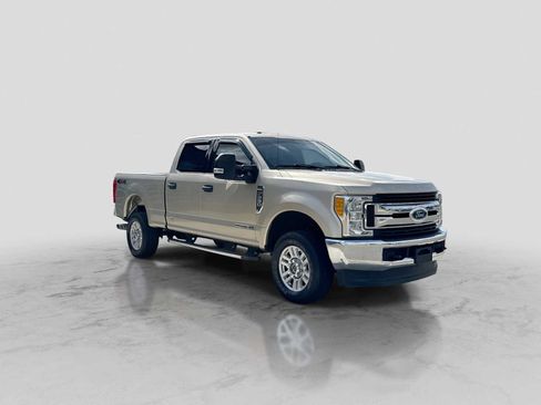 Used 2017 Ford F250 XLT AWD/4WD image 8