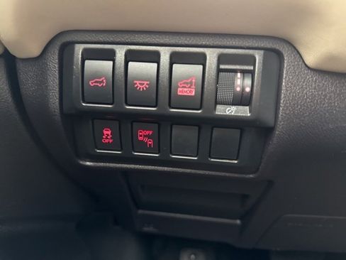 Used 2020 Subaru Ascent Limited w/ Technology Package image 17