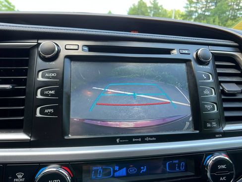 Used 2019 Toyota Highlander XLE AWD/4WD image 20