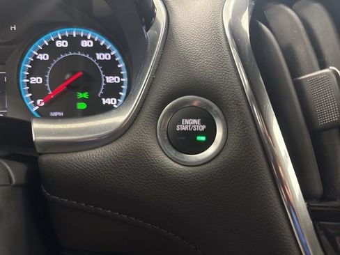 Used 2023 Chevrolet Traverse LT FWD image 14