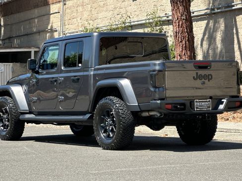 Used 2025 Jeep Gladiator Sport AWD/4WD image 5