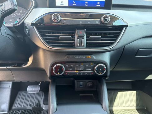 Used 2022 Ford Escape SE w/ SE Sport Appearance Package AWD/4WD image 26