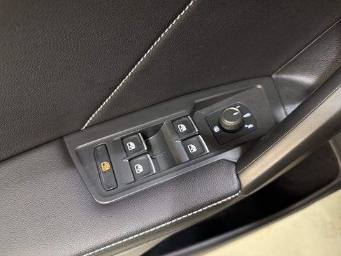 Certified 2024 Volkswagen Tiguan SE w/ Panoramic Sunroof Package AWD/4WD image 19