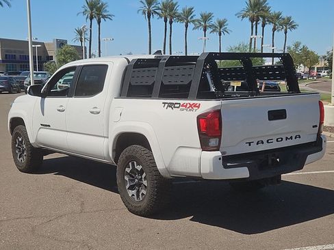 Used 2018 Toyota Tacoma TRD Sport AWD/4WD image 8