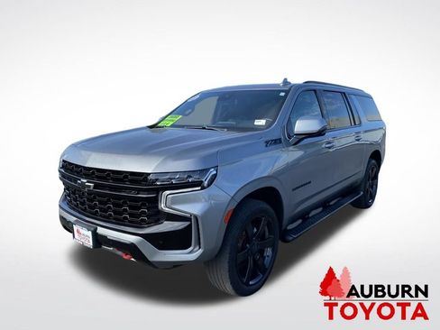 Used 2023 Chevrolet Suburban Z71 w/ Luxury Package AWD/4WD image 3
