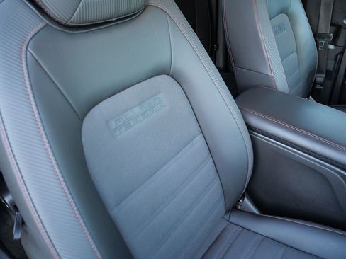 Used 2015 GMC Canyon SLE w/ All-Terrain Package image 28