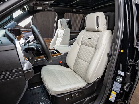 Used 2025 Cadillac Escalade Sport Platinum image 30