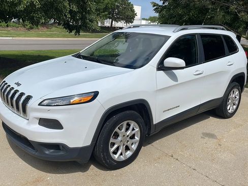 Used 2014 Jeep Cherokee Latitude w/ Comfort/Convenience Group FWD image 2