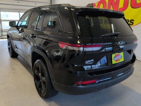 Used 2023 Jeep Grand Cherokee Altitude AWD/4WD image 3