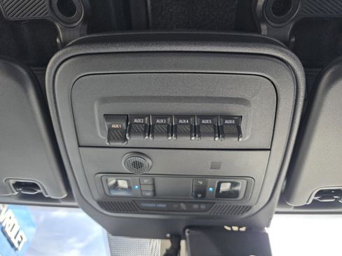 Used 2023 Ford Bronco Badlands image 18