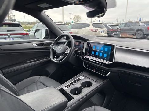 Used 2024 Volkswagen Atlas Cross Sport SE AWD/4WD image 40
