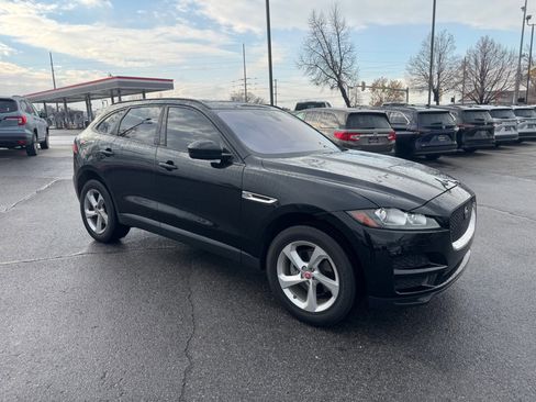 Used 2018 Jaguar F-PACE Premium image 7