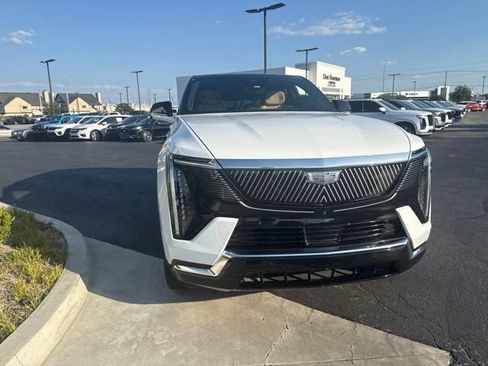 Used 2025 Cadillac Escalade IQ Luxury 2 AWD/4WD image 7