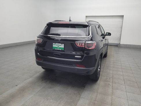 Used 2019 Jeep Compass Latitude FWD image 9