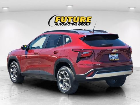 Used 2024 Chevrolet Trax LT w/ Driver Confidence Package FWD image 7