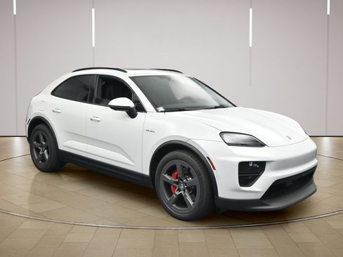 Certified 2025 Porsche Macan 4S Electric AWD/4WD image 27
