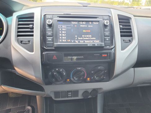 Used 2015 Toyota Tacoma PreRunner w/ SR5 Package image 19