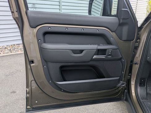 New 2026 Land Rover Defender 110 X-Dynamic SE AWD/4WD image 13