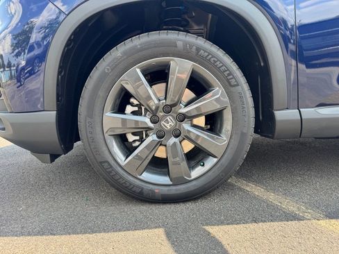 New 2025 Honda Pilot Sport image 18