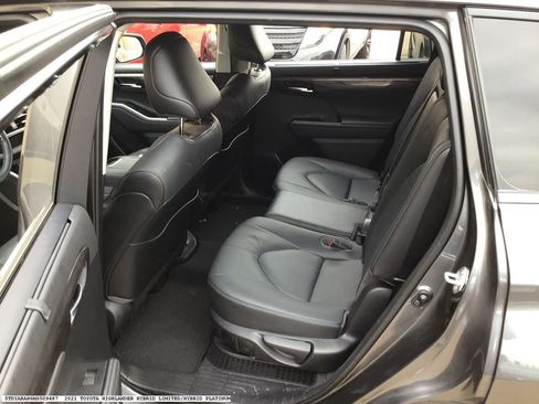 Used 2021 Toyota Highlander Limited image 14