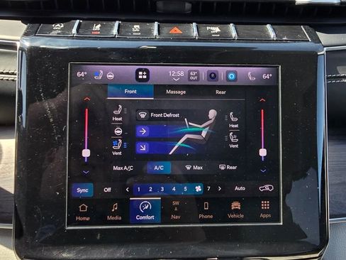 Used 2022 Jeep Grand Cherokee Overland w/ Luxury Tech Group IV image 24