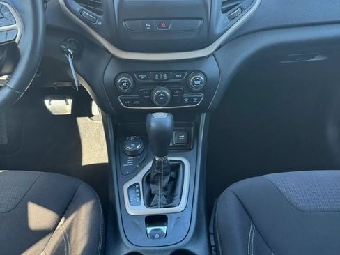 Used 2015 Jeep Cherokee Latitude w/ Trailer Tow Group AWD/4WD image 46