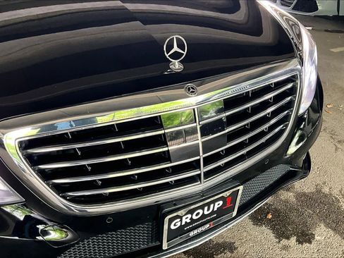 Used 2017 Mercedes-Benz S 550 Sedan image 29