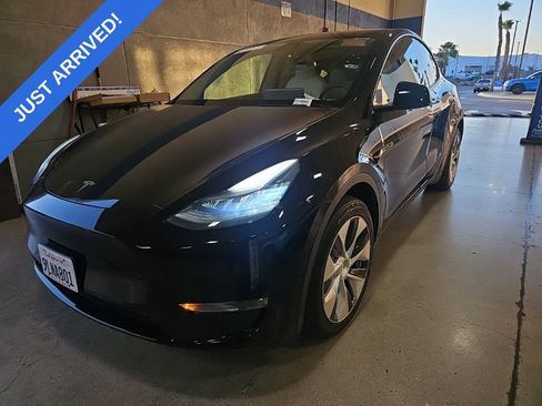 Used 2021 Tesla Model Y Long Range AWD/4WD image 1