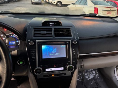 Used 2012 Toyota Camry XLE image 17