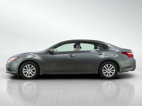 Used 2016 Nissan Altima 2.5 S w/ Power Driver Seat Package FWD image 2