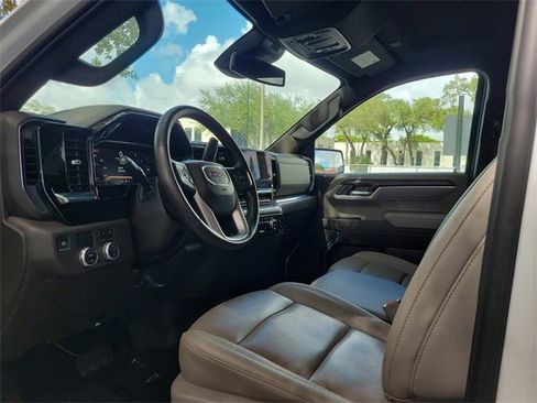 Used 2024 GMC Sierra 1500 SLT image 10