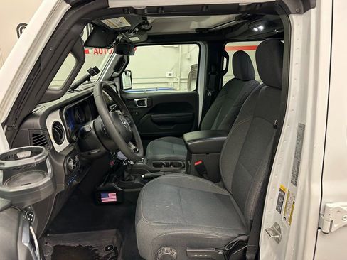 Used 2024 Jeep Wrangler Unlimited image 20