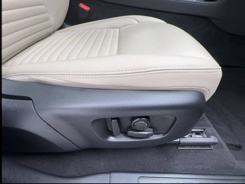 Used 2025 Land Rover Discovery Sport S AWD/4WD image 33