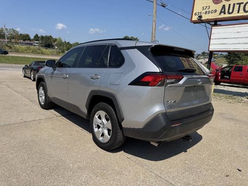 Used 2020 Toyota RAV4 XLE FWD image 5