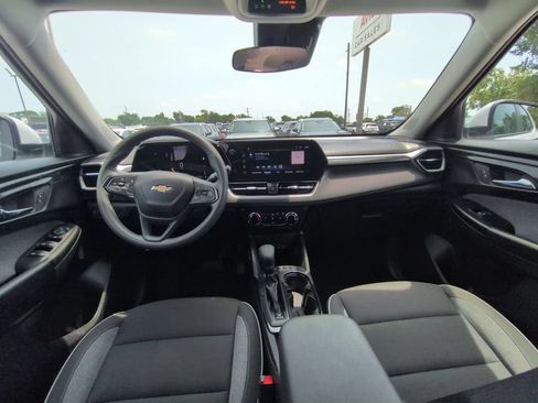 Used 2025 Chevrolet TrailBlazer LT AWD/4WD image 25