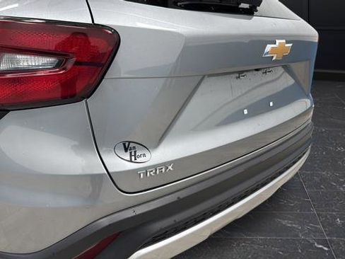 Used 2025 Chevrolet Trax LT image 32