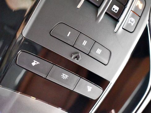 Used 2021 Maserati Levante image 79