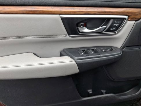 Used 2018 Honda CR-V Touring image 12