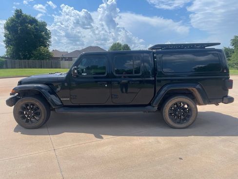 Used 2022 Jeep Gladiator Overland AWD/4WD image 8