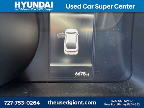 Used 2023 Hyundai Elantra SE image 11