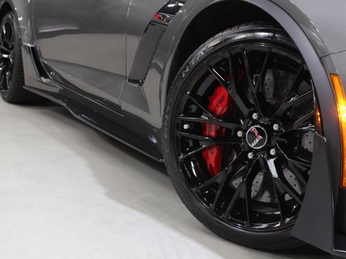 Used 2015 Chevrolet Corvette Z06 w/ Z07 Performance Package RWD image 20