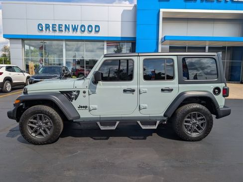 Used 2024 Jeep Wrangler Unlimited Sport AWD/4WD image 2