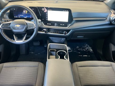 Used 2025 Chevrolet Equinox LT AWD/4WD image 3