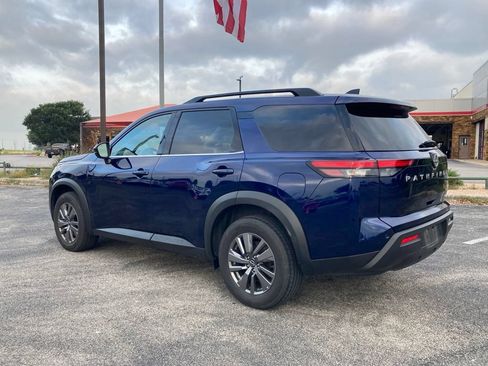 Used 2025 Nissan Pathfinder SV AWD/4WD image 6