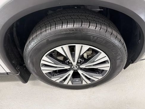 Used 2021 Nissan Rogue SV w/ Premium Package FWD image 4