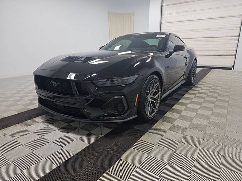 Used 2025 Ford Mustang GT Premium RWD image 2