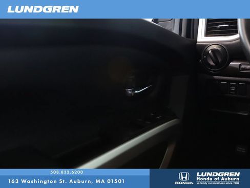 Used 2019 Nissan Titan SV AWD/4WD image 24